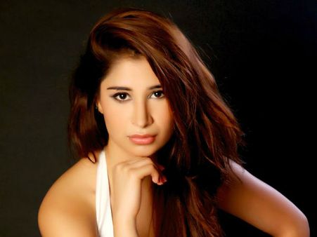 सोशल मीडिया पर हॉट-टॉपिक बनींं सिद्धू की बेटी राबिया, क्यों?