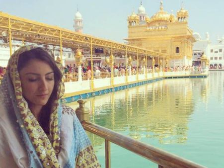 मंदिर जाने पर उठा सवाल, सोहा अली खान ने दिया करारा जवाब