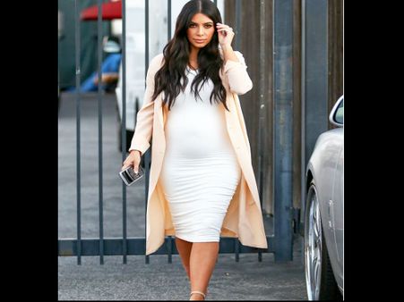 अपनी प्रेगनेंसी और बोल्ड अंदाज से चर्चा में रहती हैं किम, देखें तस्वीरें