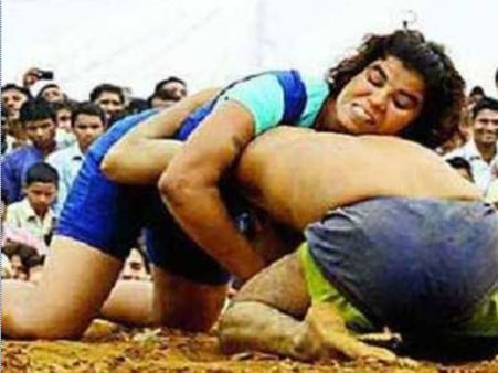रिंग की असली 'सुल्तान': भारतीय बेटी ने कुश्ती में पुरुष प्रतिद्वंद्वी को दी मात