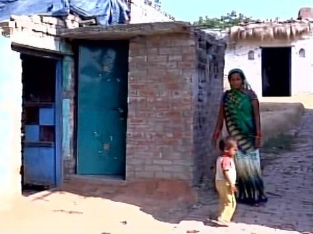 कानपुर की महिला ने 'मंगलसूत्र' बेचकर बनवाया शौचालय