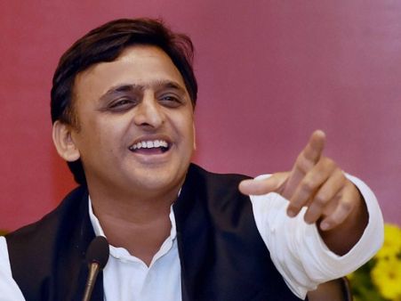 सर्वे रिपोर्ट: मुलायम-शिवपाल रह गए पीछे, अखिलेश यादव ने मार ली बाजी