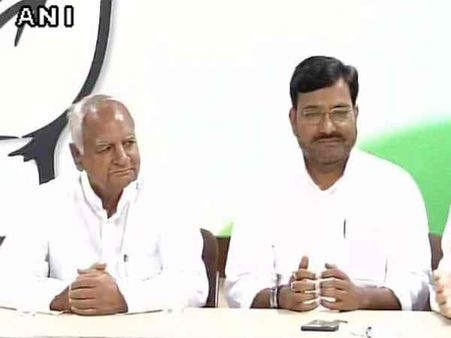 यूपी चुनाव से पहले बीएसपी को बड़ा झटका, दो बड़े नेताओं ने थामा कांग्रेस का हाथ