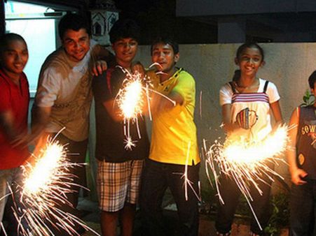 हैप्पी एंड सेफ दिवाली मनानी है तो अपनाएं ये टिप्स
