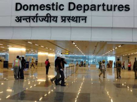81,88,630 रु की विदेशी करेंसी के साथ CISF ने शख्स को किया गिरफ्तार