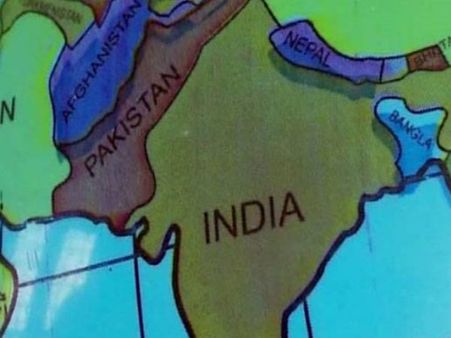 ग्लोब में कश्मीर को दिखाया पाकिस्तान और चीन का हिस्सा, शिकायत दर्ज