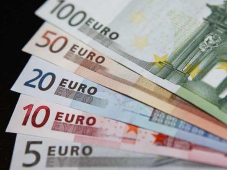 प्राइवेट पार्ट में छुपा रखे थे 2.9 करोड़ रुपये, एयरपोर्ट पर हुए गिरफ्तार