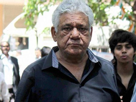 मुंबई के बाद अब लखनऊ में भी ओमपुरी के खिलाफ शिकायत दर्ज