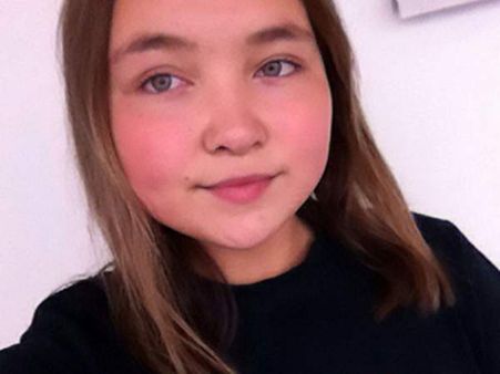 सेल्फी लेने के चक्कर में 17वीं मंजिल से गिरी लड़की, दर्दनाक मौत