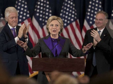 अब हिलेरी के समर्थकों ने जताया चुनावों में साइबर हैकिंग का शक