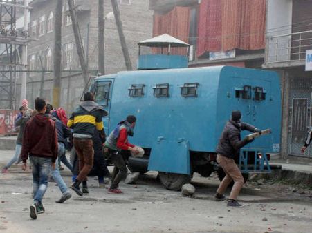 फिर से घाटी को दंगों और कर्फ्यू की आग में झोंकने को तैयार हुर्रियत