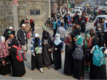 बोर्ड की परीक्षाओं में 95% छात्र, अलगाववादियों को मुंहतोड़ जवाब