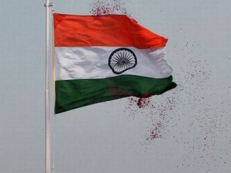 सिनेमाहॉलों में राष्‍ट्रगान बजाए जाने को लेकर सोशल मीडिया पर क्‍या बोले लोग, जानिए?
