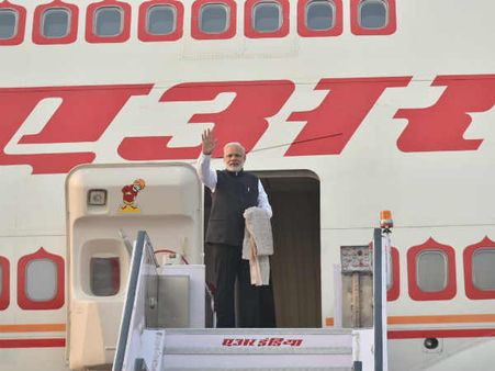 थाइलैंड के बाद पीएम नरेंद्र मोदी तीन दिनों की यात्रा पर पहुंचे जापान