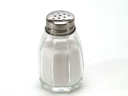 चुटकी भर नमक बना सकता है खुशहाल, कहता है वास्तु व‌िज्ञान