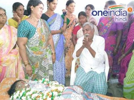 महिला के पास रखे थे 54 लाख के पुराने नोट, सदमे में कर ली आत्महत्या