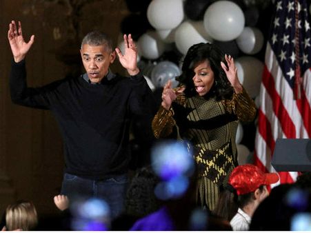 व्हाइट हाउस में आखिरी हैलोवीन पर एकसाथ थिरके बराक और मिशेल ओबामा, वायरल हुआ वीडियो