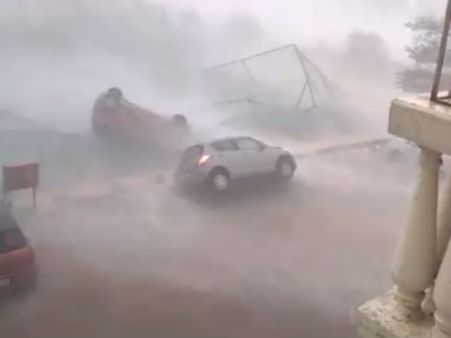 Pics: चेन्नई में 'वरदा' का कहर, कर्नाटक भी परेशान, कई ट्रेनें और विमानें रद्द