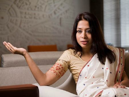 मुंबई: पिता को अंतिम विदाई देने के लिए इंद्राणी मुखर्जी एक दिन के लिए जेल से बाहर