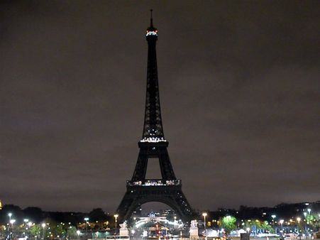 आखिर क्‍यों अंधेरे में डूबा हुआ है पेरिस का एफिल टावर