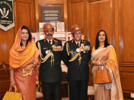 जनरल बिपिन रावत को कमान सौंपने से पहले जनरल सुहाग ने की पीएम मोदी की तारीफ