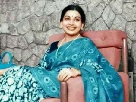 #RIPAmma:ट्विटर पर इंडिया टॉप 10 ट्रेंड में छाई हुई हैं केवल जयललिता