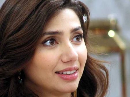 रईस की माहिरा खान भारत के खिलाफ ये क्या बोल गईं, वीडियो हुआ वायरल