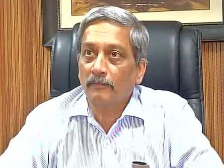 रक्षा मंत्री मनोहर पर्रिकर ने कहा, गोवा को पूरी तरह से कैशलेस बनाना संभव नहीं