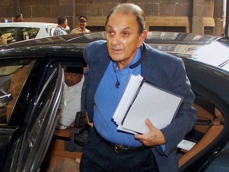 नुस्ली वाडिया ने टाटा संस-रतन टाटा के खिलाफ दर्ज किया आपराधिक मानहानि का मुकदमा