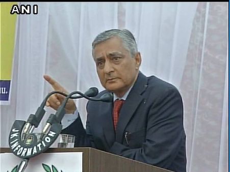 जम्मू के स्कूल में अपने पुराने दिनों को याद कर CJI हुए भावुक, कहा- आज भी वही टूटी कुर्सियां हैं
