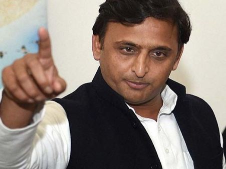 सपा सरकार के पांच साल में यूपी के 407 IPS अधिकारियों का 2454 बार ट्रांसफर