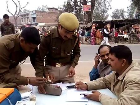 यूपी चुनाव: फ्लाइंग स्क्वॉड ने पकड़ी 1.13 लाख की नकदी