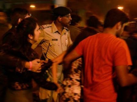 बेंगलुरु में महिलाओं से छेड़छाड़ के पक्के सबूत मिले, पुलिस ने दर्ज किया केस