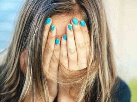 दरिंदों के चंगुल से छूटी छात्रा की आपबीती, 'मुझे 15 लोगों के सामने परोसा'