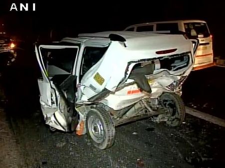 दिल्ली में तेज रफ्तार BMW ने मारी कैब को टक्कर, ड्राइवर की मौत