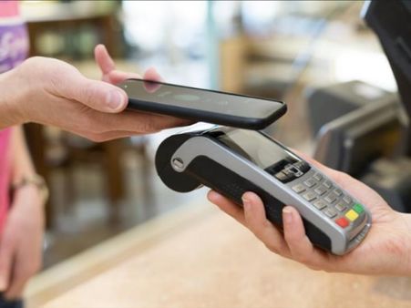 नोटबंदी की मार झेल रही जनता पर एक और मुसीबत, ATM और कार्ड पेमेंट पर देना होगा चार्ज