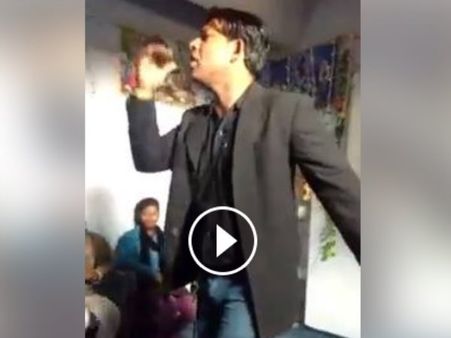 टीचर ने ऐसे अंदाज में सिखाई अंग्रेजी कि सोशल मीडिया पर वायरल हो गया VIDEO