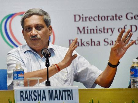 नियुक्ति विवाद पर बोले रक्षा मंत्री पार्रिकर, तो कंप्‍यूटर ही चुन लेता आर्मी चीफ
