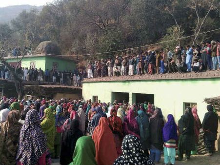 कश्‍मीर के कुपवाड़ा में आतंकी नहींं पुलिसकर्मी के जनाजे में आए 4,000 लोग