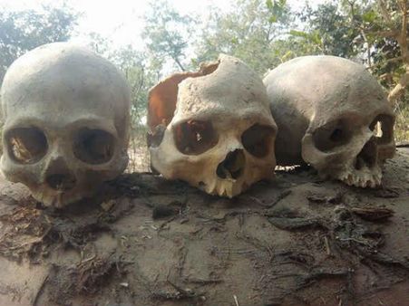 PICS: यूपी के इस शहर में सड़क खुदाई के दौरान कई कंकाल मिलने से मची सनसनी