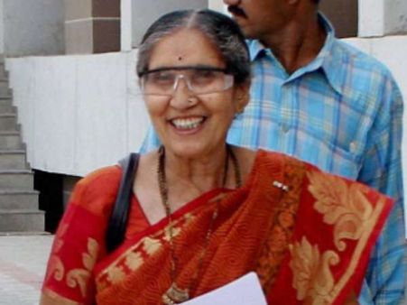 नोटबंदी के फैसले पर पीएम मोदी की पत्नी जशोदाबेन ने की तारीफ, कहा- बिल्कुल सही कदम