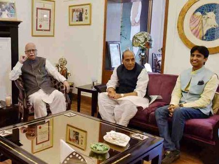 आप को झटका दे भाजपा से जुड़ सकते हैं कुमार विश्वास, साहिबाबाद से चुनाव लड़ने का संकेत