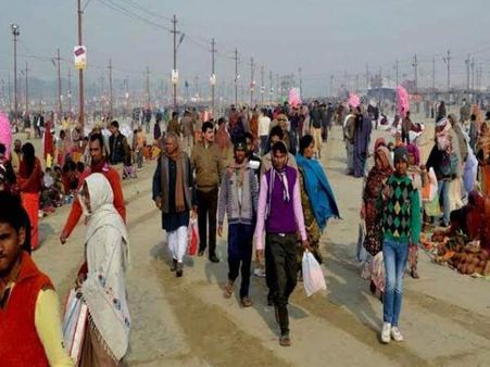 मकर संक्रांति: 40 लाख श्रद्धालुओं ने संगम में लगाई आस्था की डुबकी, कल होगा शाही स्नान