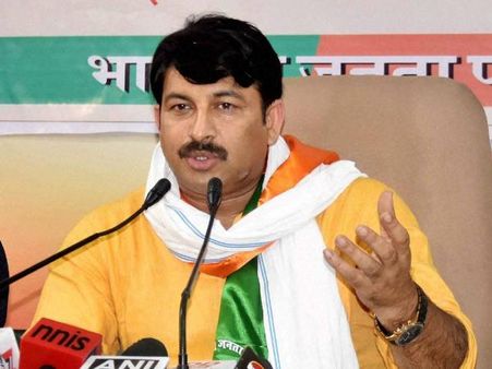 केजरीवाल सरकार के विकास का सच जानने, बीजेपी सांसद ने झुग्गियों में बिताई रात