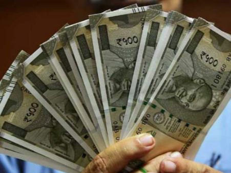 50000 रुपये से ज्यादा कैश निकालने पर टैक्स वसूलने की सिफारिश, बजट पर हो सकता है फैसला