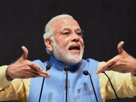 PM नरेंद्र मोदी की डिग्री की जांच के आदेश देने वाले अधिकारी का ट्रांसफर, डीयू से मांगी थी जानकारी