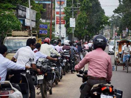 सऊदी अरब ने चला नया दांव, महंगा पेट्रोल-डीजल भरवाने के लिए हो जाइए तैयार