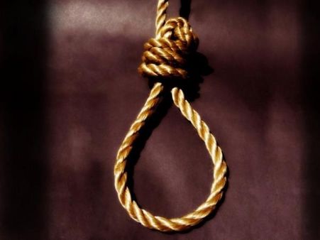 काले जादू करने के आरोप से दुखी दंपत्ति ने तीन बेटियों को मार की खुदकुशी
