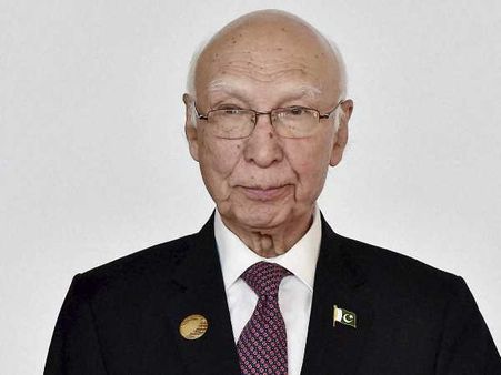 पाक पीएम के सलाहकार ने पीएम मोदी को बताया डिक्टेटर, कहा- कश्मीर पर चर्चा होगी,तभी करेंगे बात