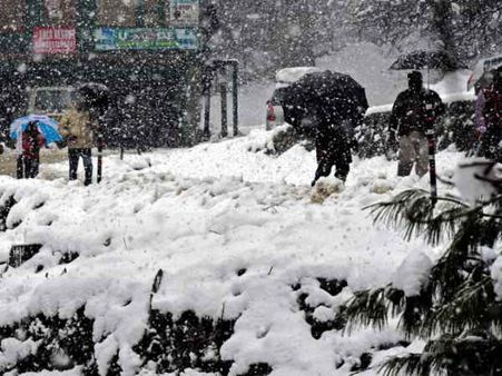 हिमाचल प्रदेश के मंडी में बर्फ में दबी मिलीं NIT के दो छात्रों की लाशें, कई दिनों से थे लापता